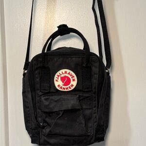 Fjallraven Kånken Sling Crossbody Bag (Black)